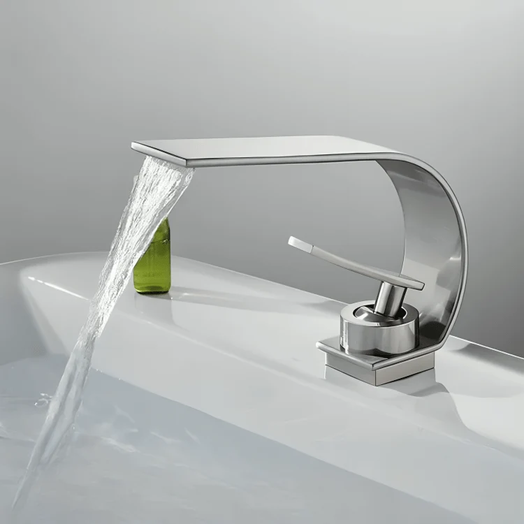Robinet cascade de salle de bain doré – Design moderne et élégant