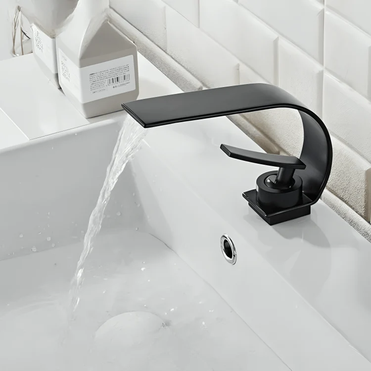Robinet cascade de salle de bain doré – Design moderne et élégant