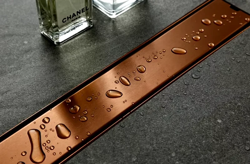 Caniveau de douche encastré or rose brossé