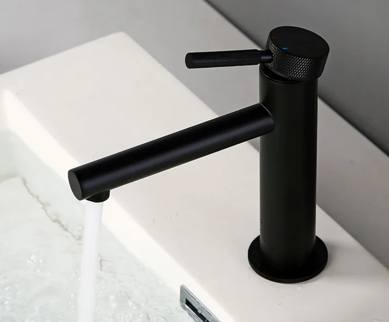 Mitigeur de salle de bain noir mate