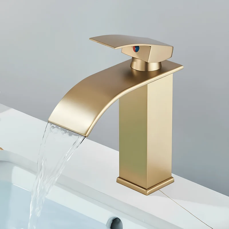 Robinet cascade doré salle de bain