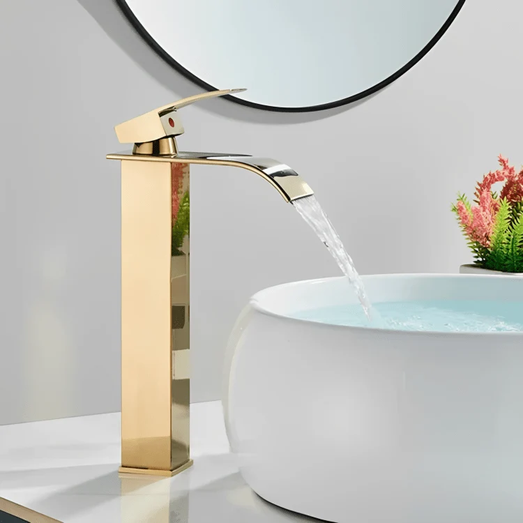 Robinet cascade doré salle de bain