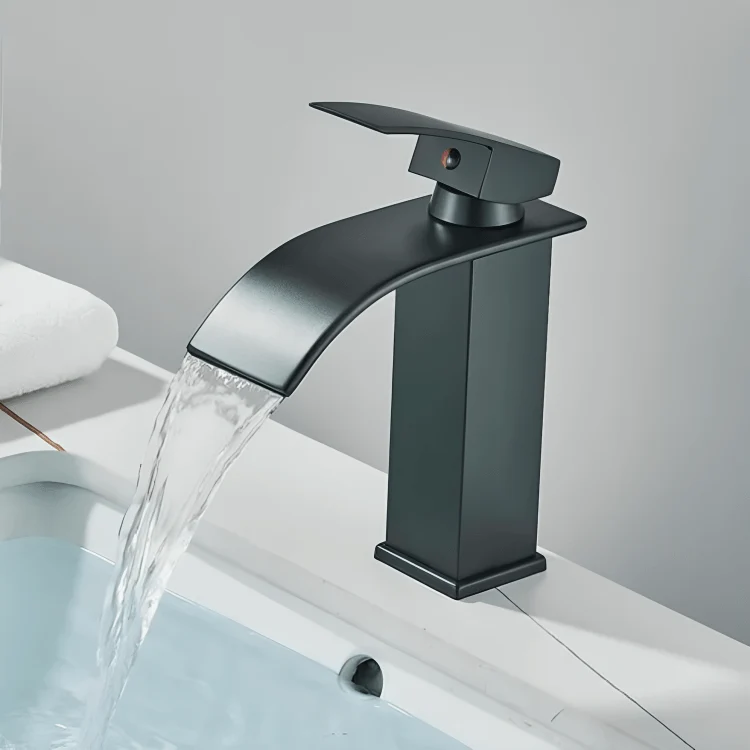 Robinet cascade doré salle de bain
