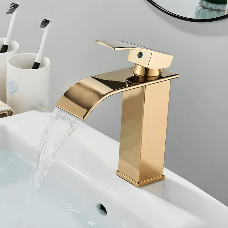 Robinet cascade doré salle de bain