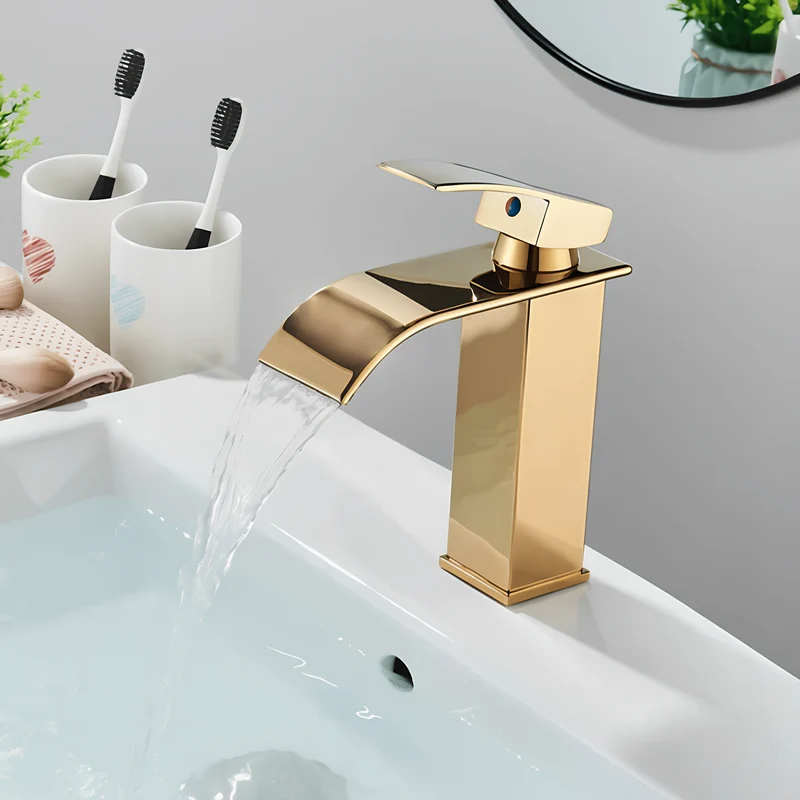 Robinet cascade doré salle de bain