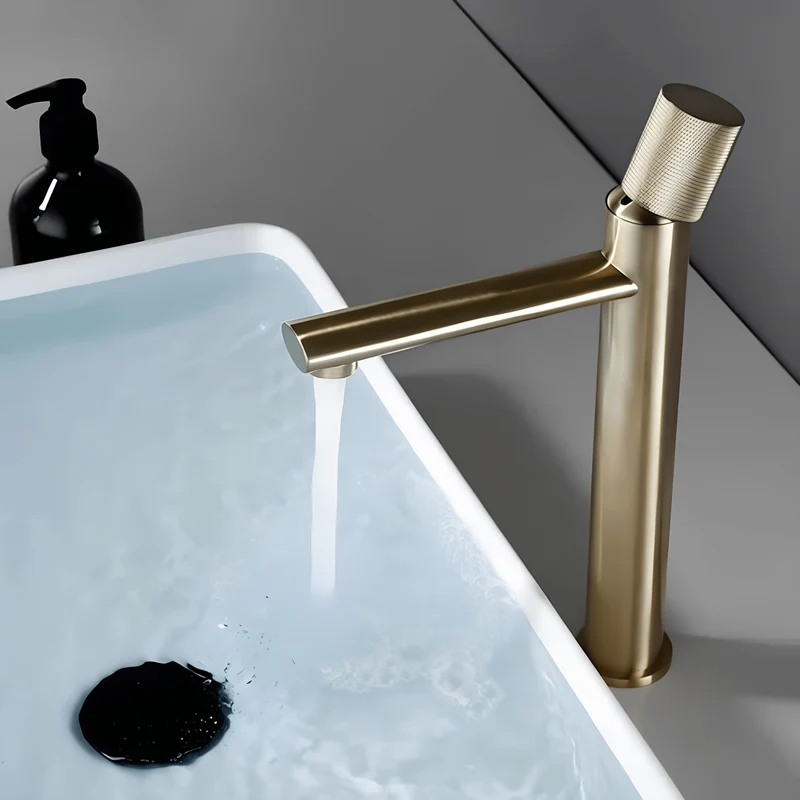 Robinet de lavabo moleté en laiton brossé – Mitigeur design or pour salle de bain moderne