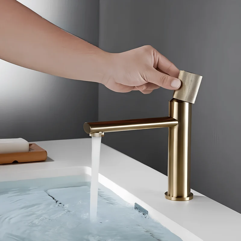Robinet de lavabo moleté en laiton brossé – Mitigeur design or pour salle de bain moderne