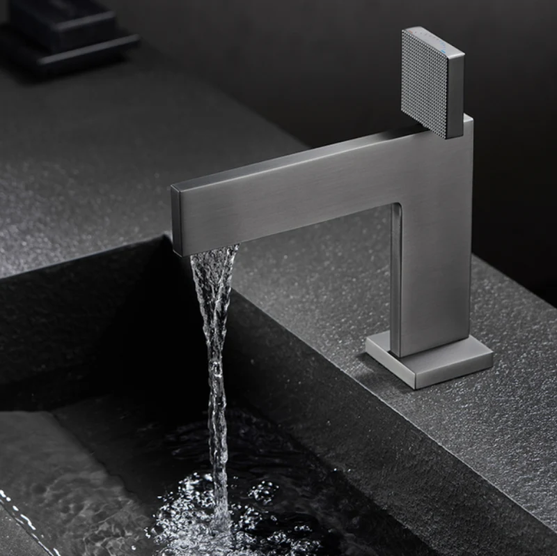 Mitigeur salle de bain gris brossé