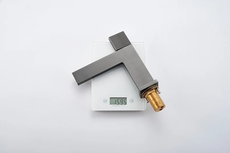 Mitigeur salle de bain gris brossé