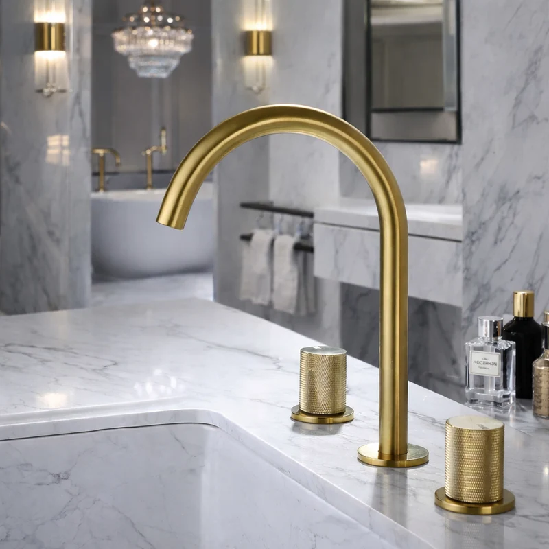 Robinet de salle de bain or brossé