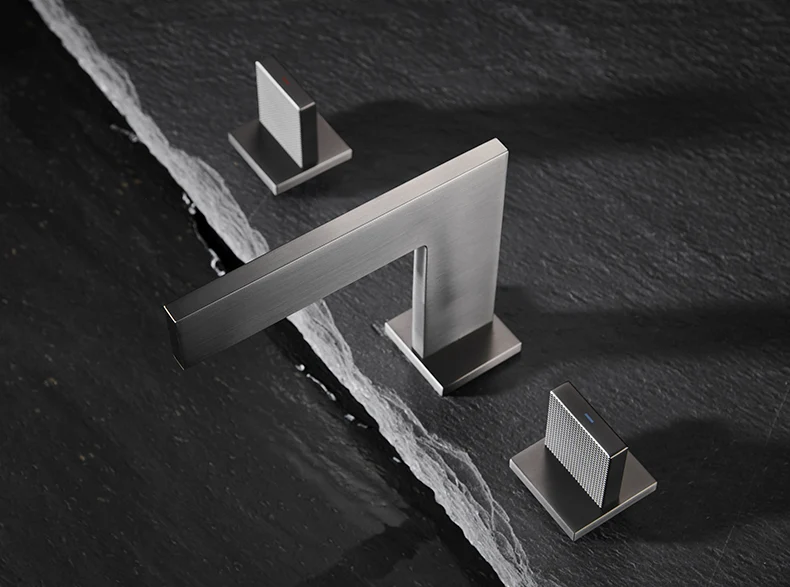 Robinet de salle de bain gris brossé