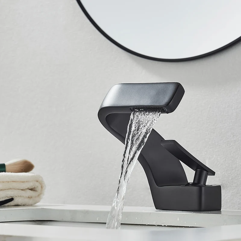 Mitigeur de lavabo cascade à large bec plat