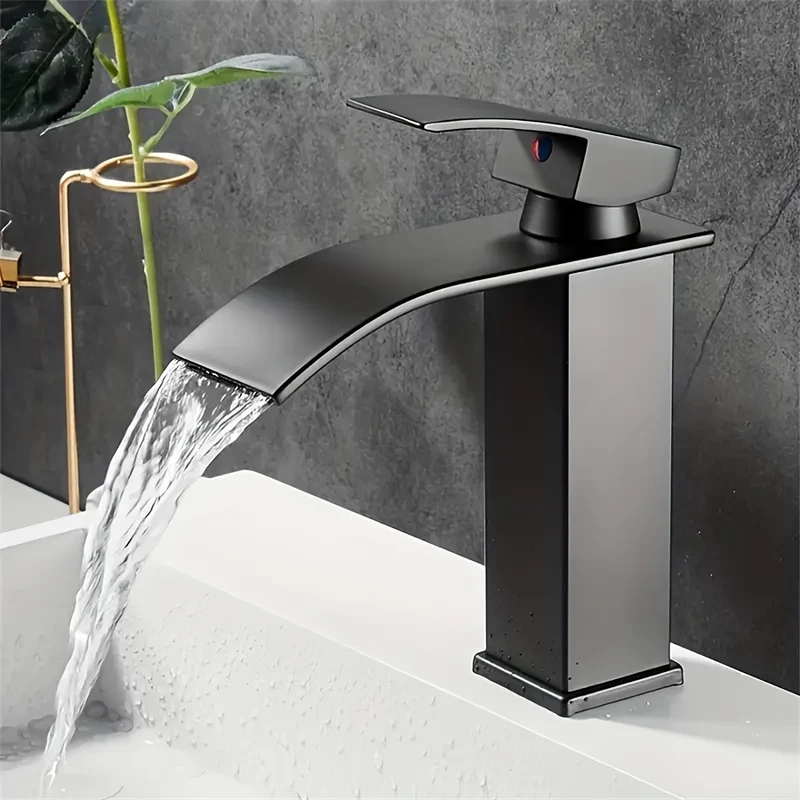 Mitigeur de lavabo cascade carré au bec incurvé