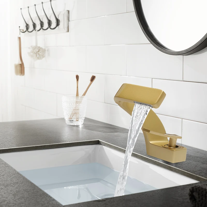 Mitigeur de lavabo cascade doré au bec en Z