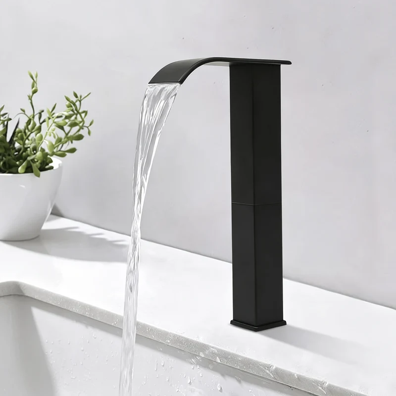 Mitigeur de vasque haut cascade noir de 32 cm