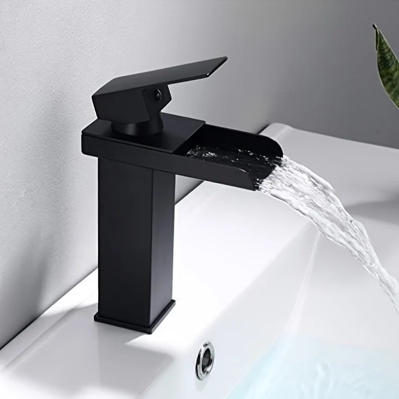 Mitigeur de lavabo cascade carré chromé ou noir mat