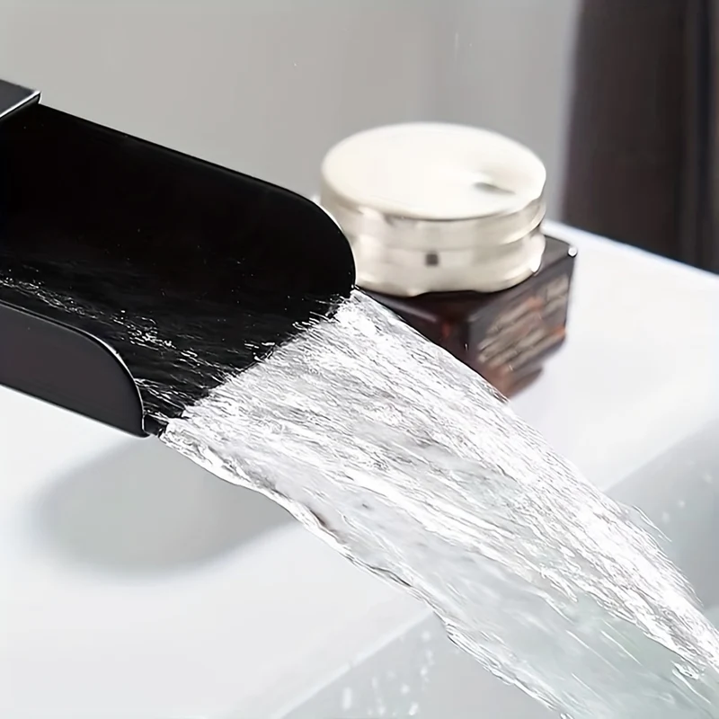 Mitigeur de lavabo cascade carré, chromé ou noir vieilli