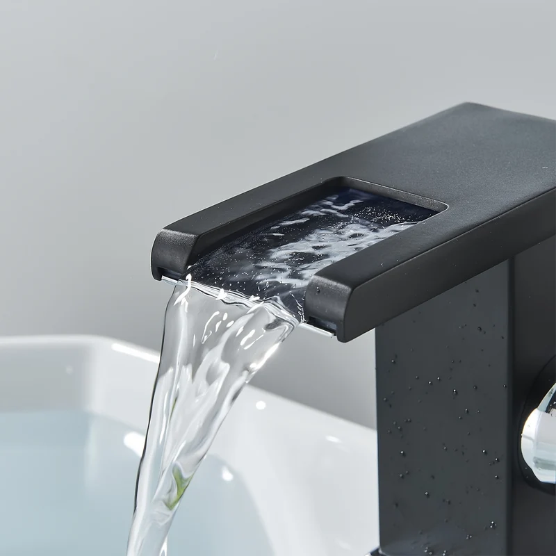 Mitigeur de lavabo cascade à LED qui change avec la température