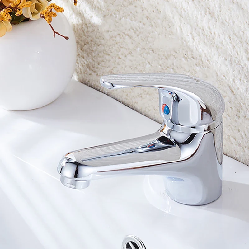 Mitigeur lavabo salle de bain avec poignée monocommande et bec cascade