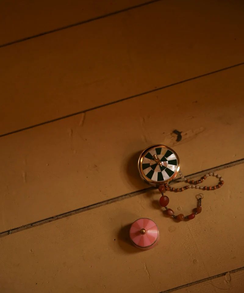 Lola krukke i messing – Doing Goods