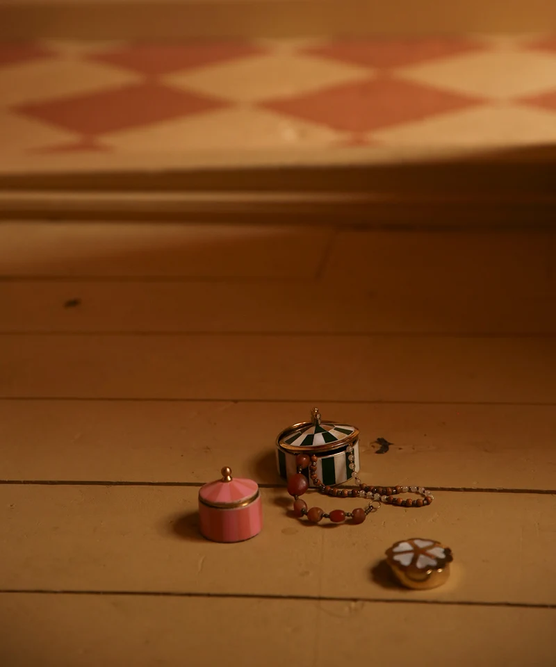 Lola krukke i messing – Doing Goods