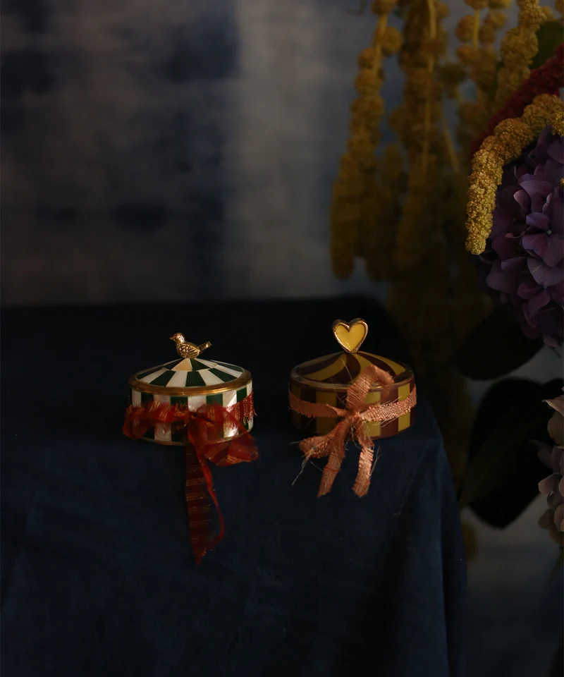 Lola krukke i messing – Doing Goods