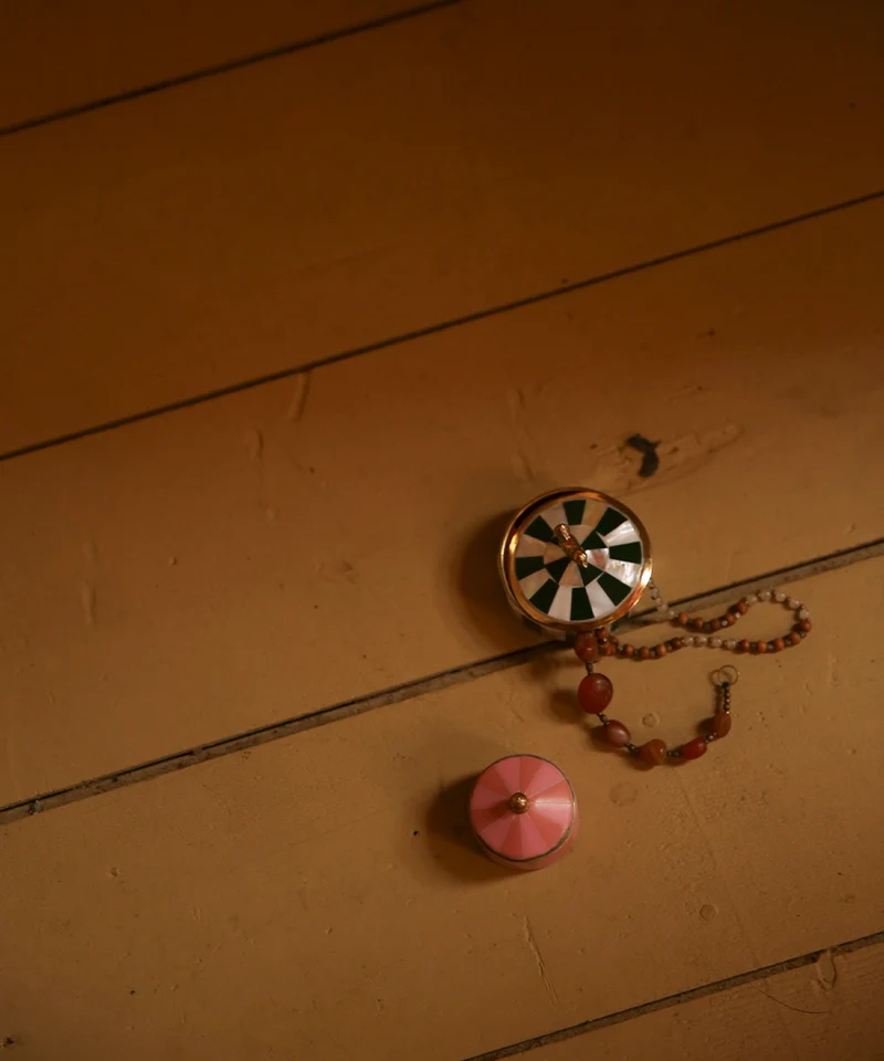 Pink circus krukke i polyresin – Doing Goods
