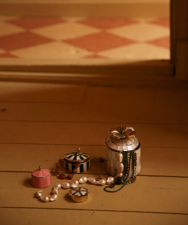 Pink circus krukke i polyresin – Doing Goods