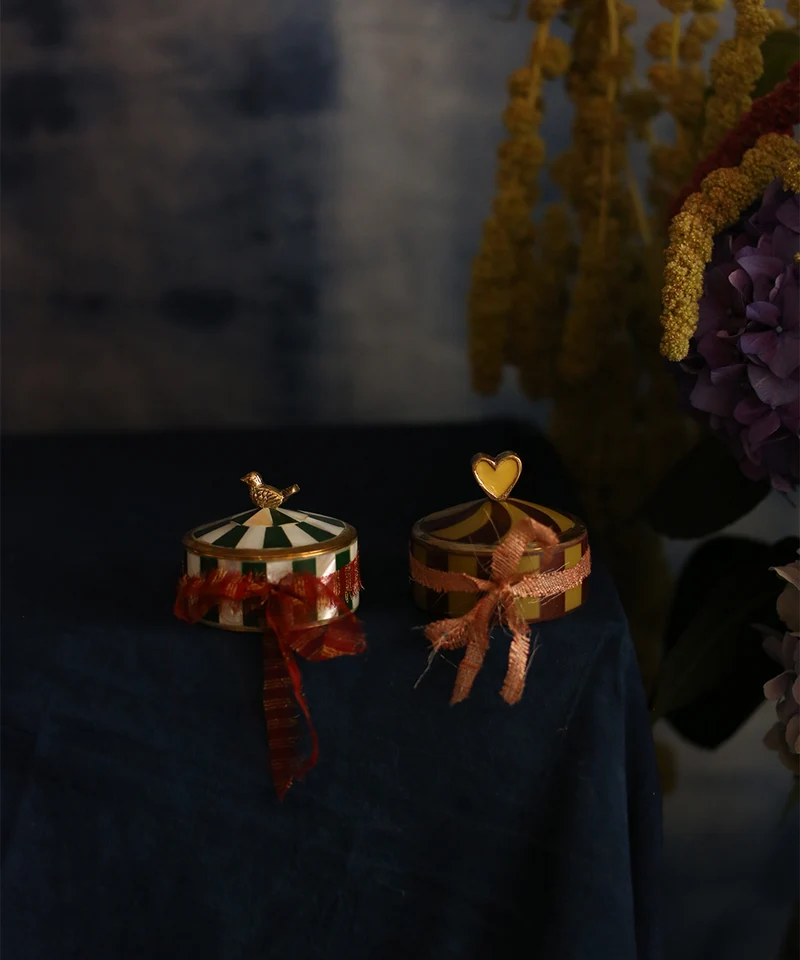 Pyar circus krukke i messing – Doing Goods