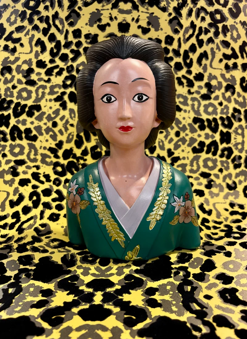 Geisha vase