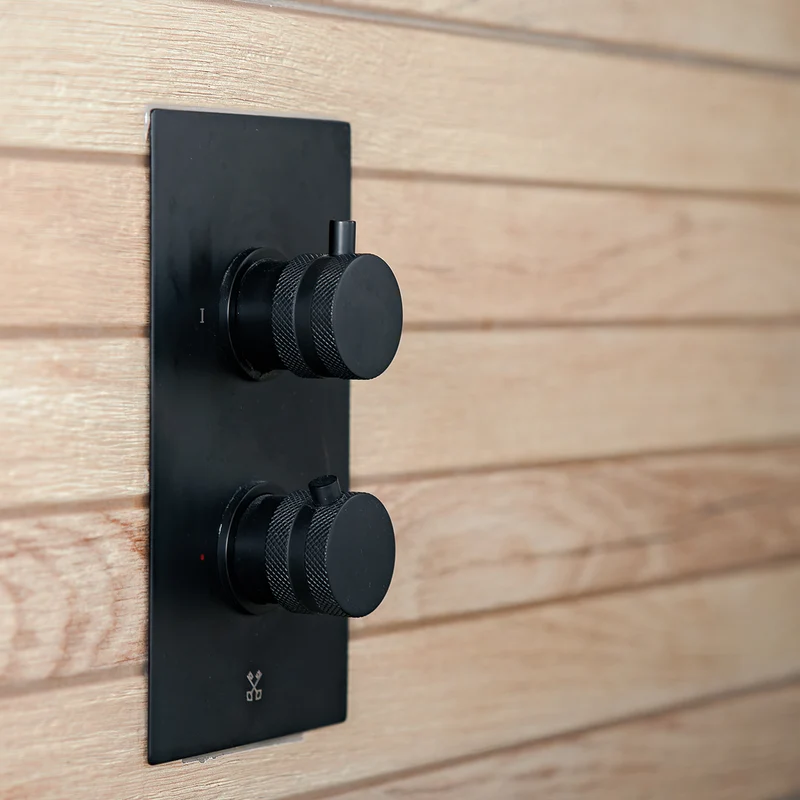Eliseo Ricci Exclusiv Round Handle, Head & Handset Riser Shower - Black