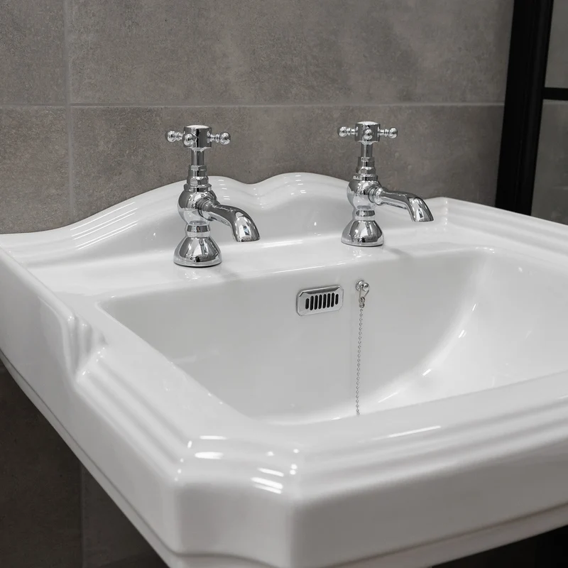 Eliseo Ricci Traditional English Balmoral Basin Pillar Taps