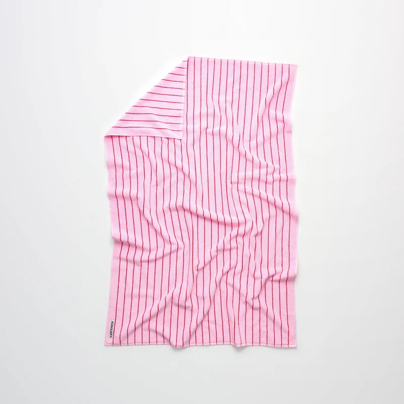 Naram badelagen 100×150 cm i økologisk bomuld, baby pink & ski patrol – Bongusta