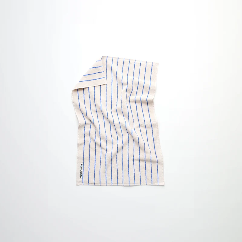 Naram håndklæde 50×80 cm i økologisk bomuld, moonbeam & ultramarine – Bongusta