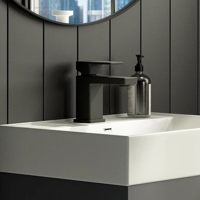 Robinet de lavabo court carré noir mat