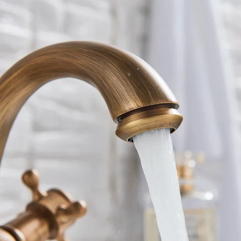 Klassieke Wastafelmengkraan Massief Messing - Geborsteld Goud Design | Ymonde