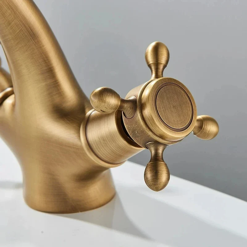 Klassieke Wastafelmengkraan Massief Messing - Geborsteld Goud Design | Ymonde