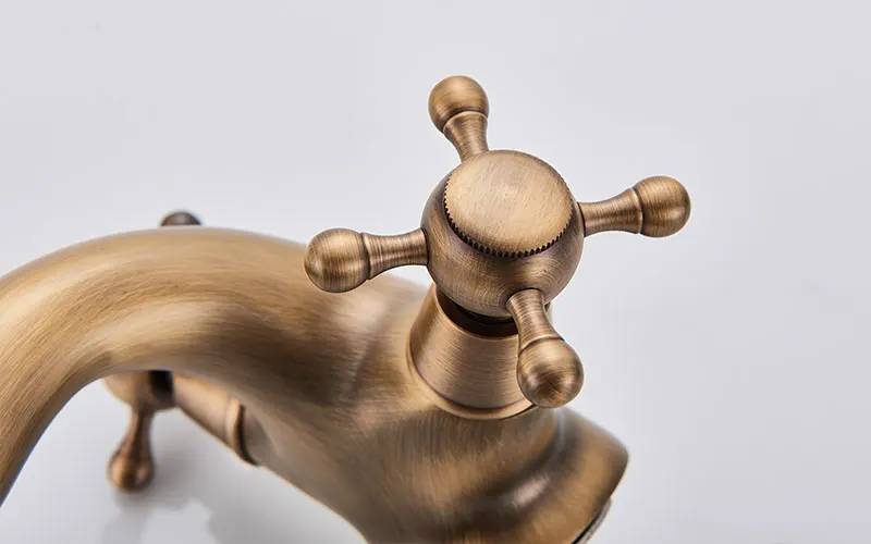 Klassieke Wastafelmengkraan Massief Messing - Geborsteld Goud Design | Ymonde