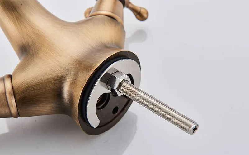Klassieke Wastafelmengkraan Massief Messing - Geborsteld Goud Design | Ymonde