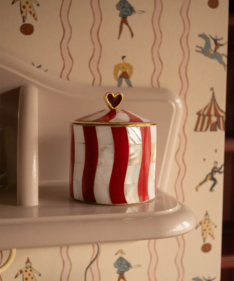 Pyar hjerte krukke med cirkusstriber i messing – Doing Goods
